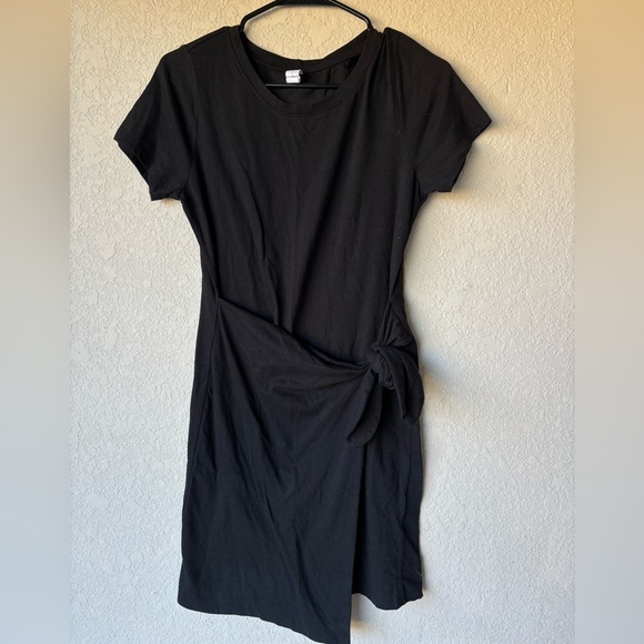 2liv Dresses & Skirts - Chic Black Mini Dress